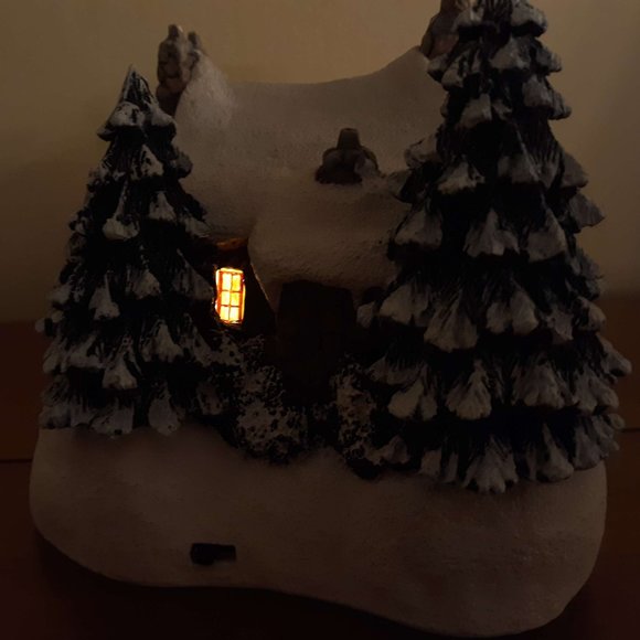 Thomas Kinkade | Painter of Light stonehearth hutch Christmas house (LIGHTS UP) - Picture 8 of 10